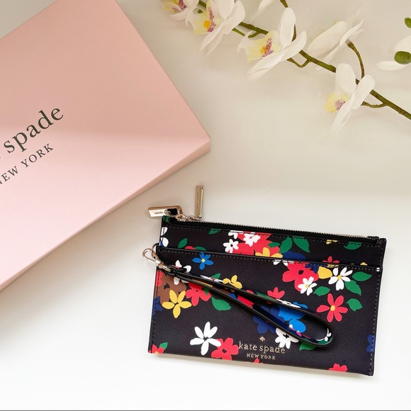 Kate Spade wristlet - Picture 8 of 10